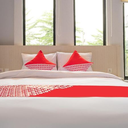Super Oyo 3150 Theodore Homestay メダン エクステリア 写真
