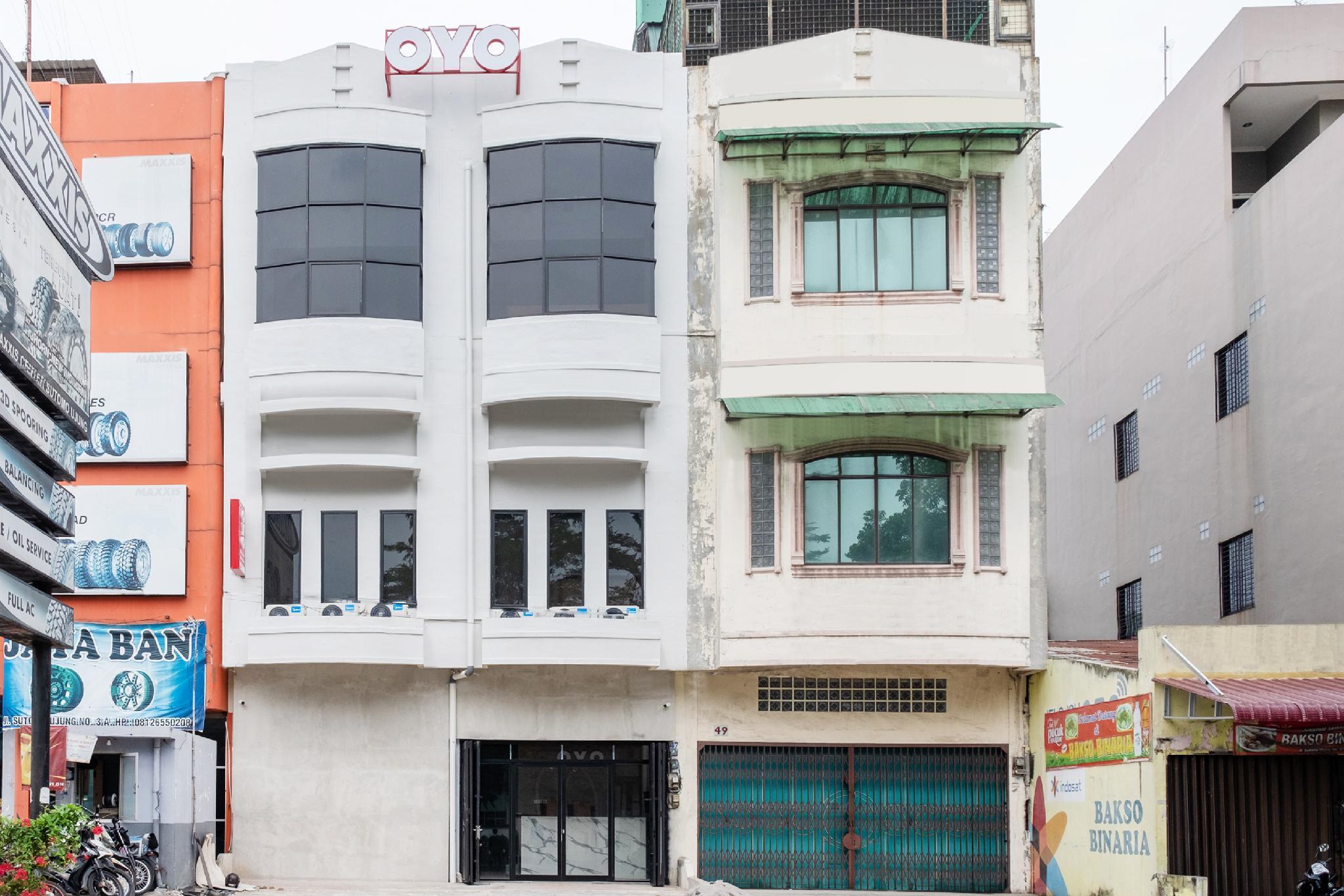 Super Oyo 3150 Theodore Homestay メダン エクステリア 写真