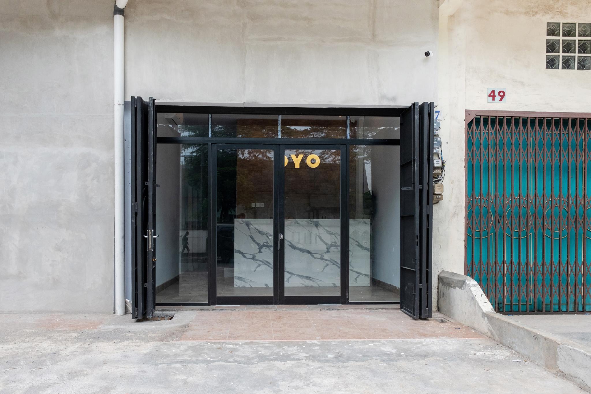 Super Oyo 3150 Theodore Homestay メダン エクステリア 写真