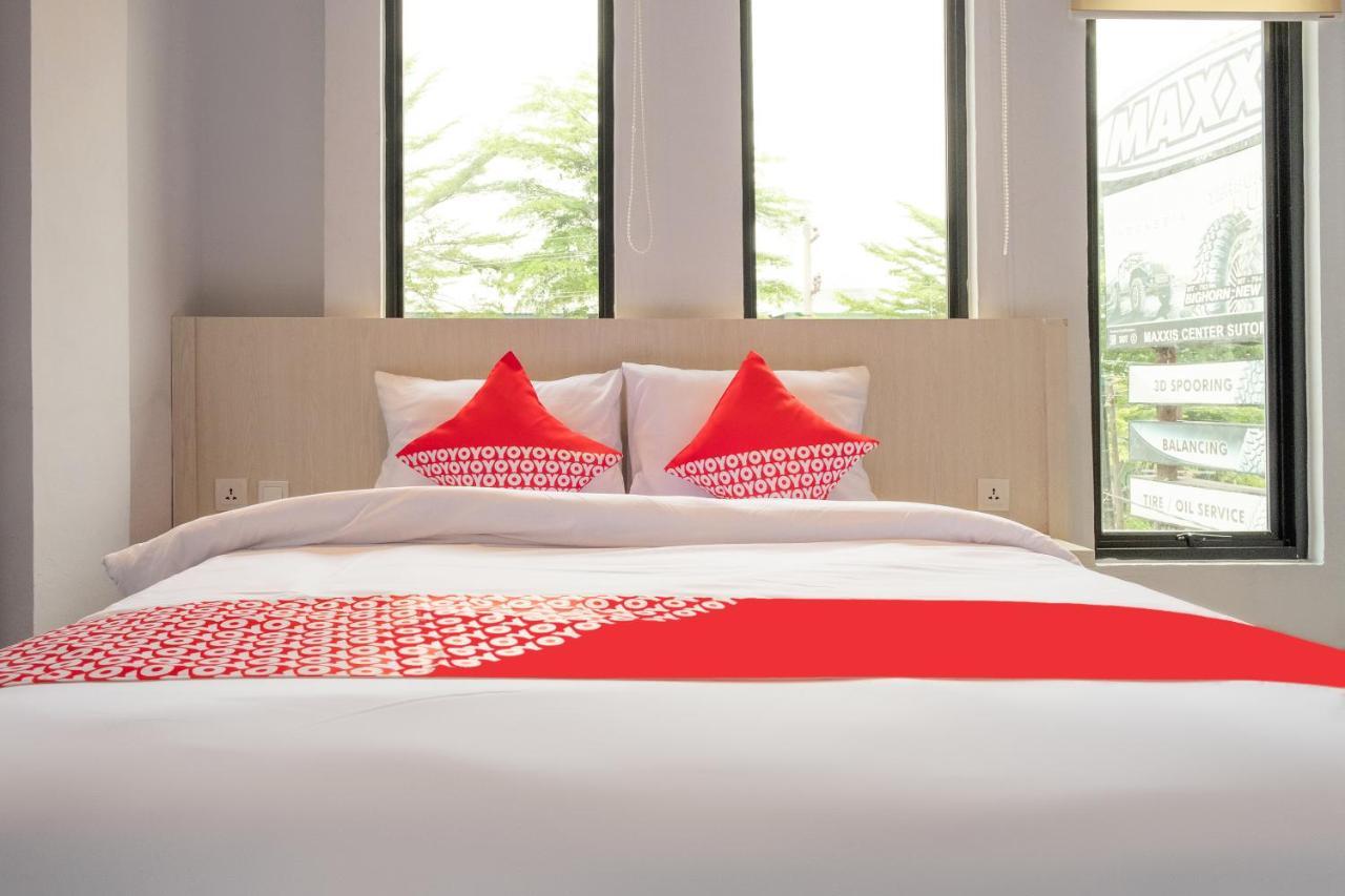 Super Oyo 3150 Theodore Homestay メダン エクステリア 写真