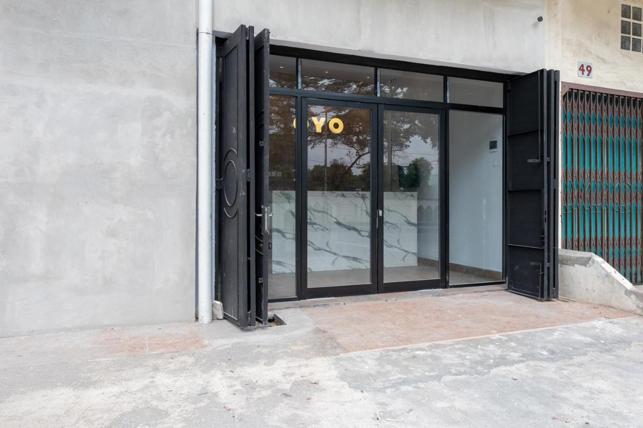 Super Oyo 3150 Theodore Homestay メダン エクステリア 写真