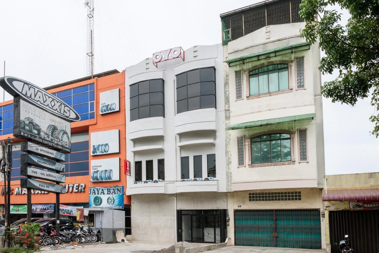 Super Oyo 3150 Theodore Homestay メダン エクステリア 写真