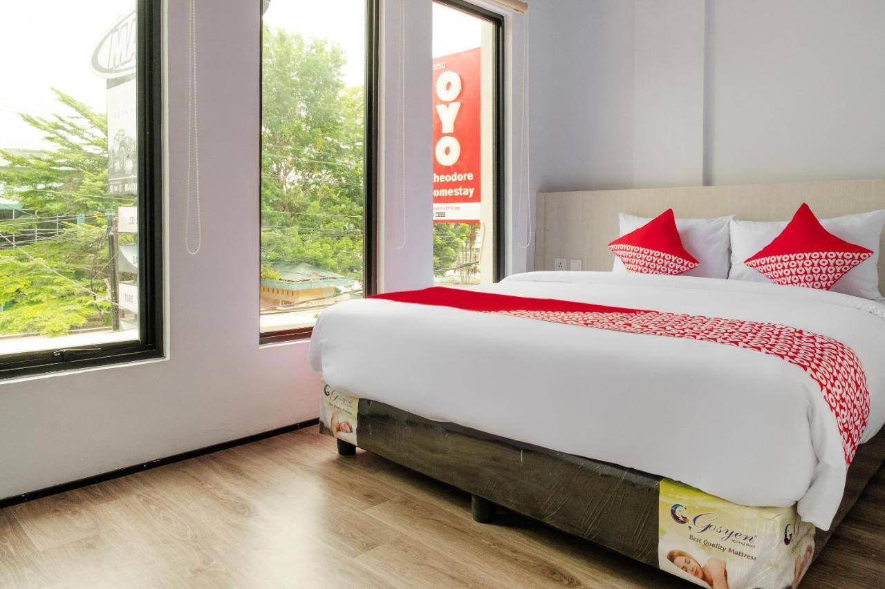 Super Oyo 3150 Theodore Homestay メダン エクステリア 写真