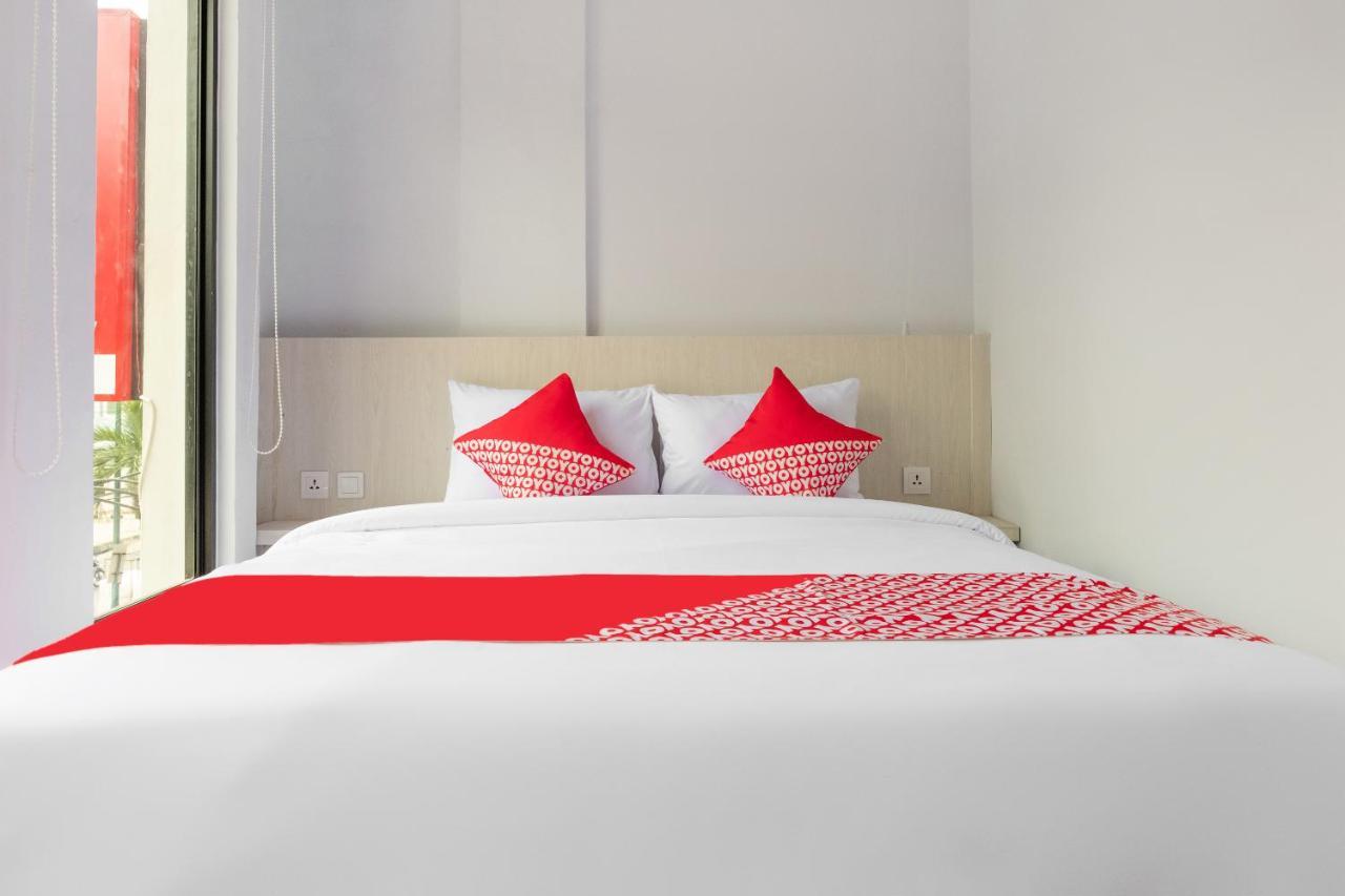 Super Oyo 3150 Theodore Homestay メダン エクステリア 写真