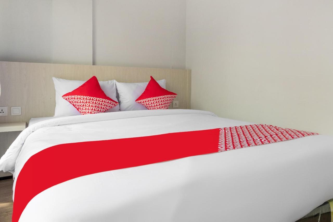 Super Oyo 3150 Theodore Homestay メダン エクステリア 写真